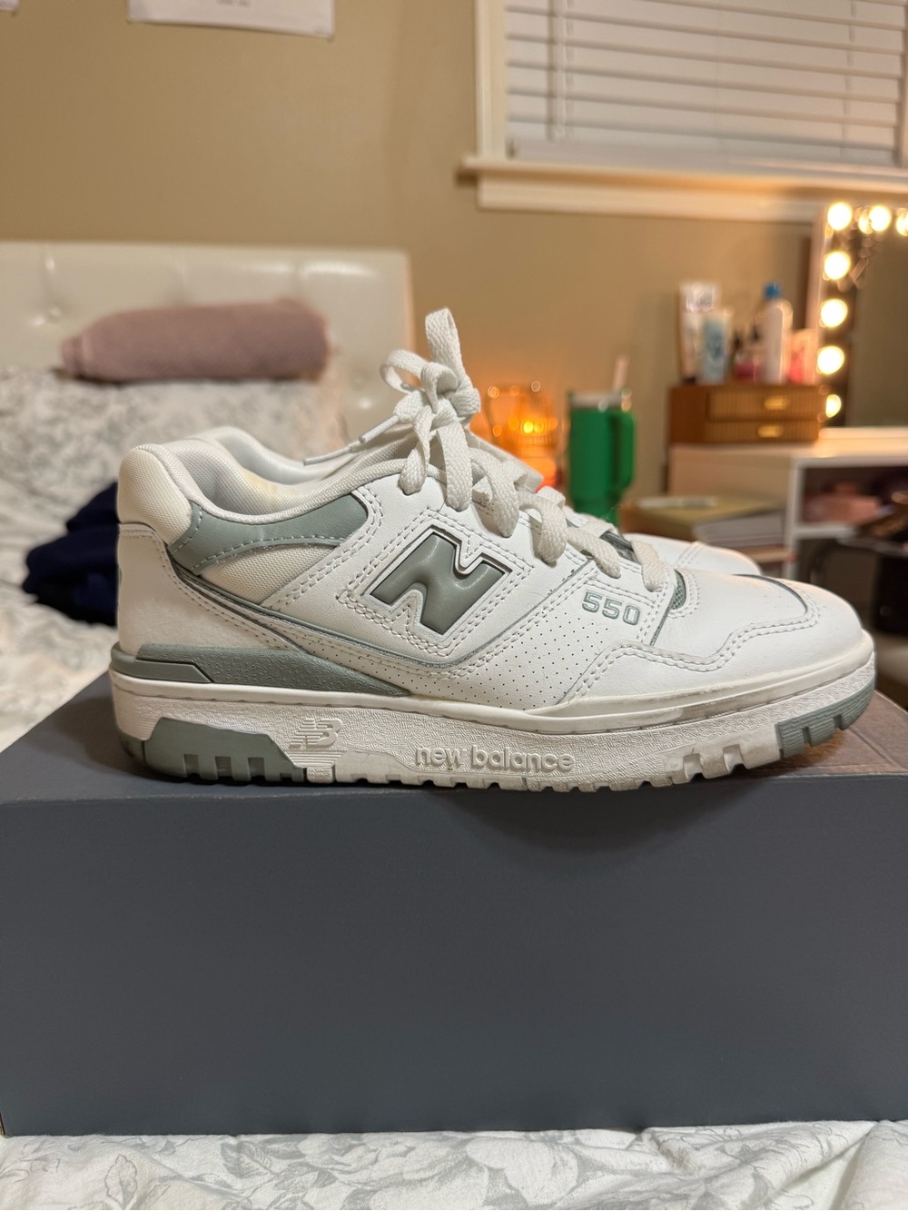 New Balance 550 Womens Athletic Sneakers in White and Light Gray